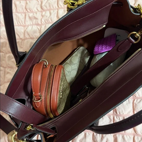 Coach Empire 40 in Merlot - Picture 6 of 16